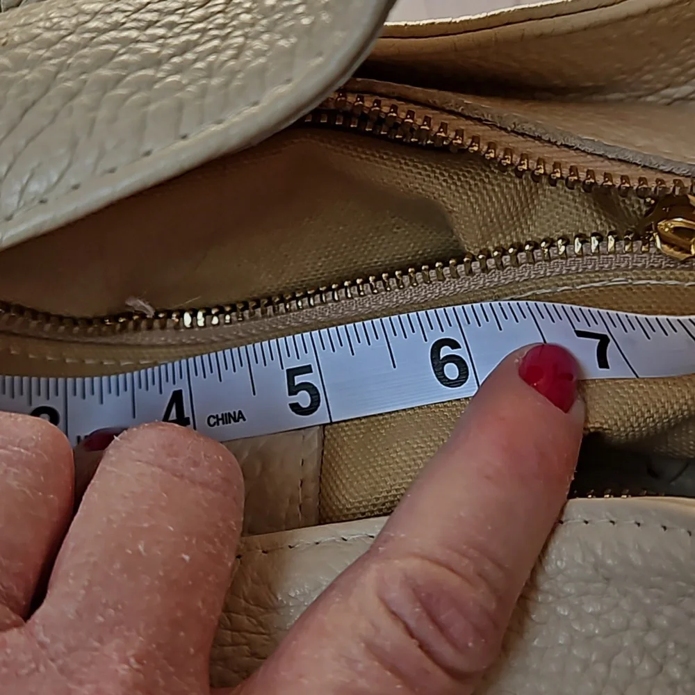 Ivory handbag 12x8x6.5 with three straps. - Picture 10 of 12